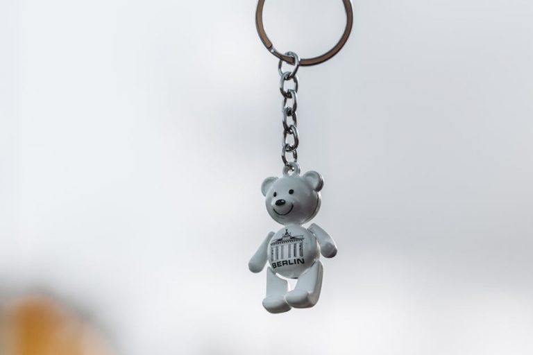 Close-up of a charming Berlin bear keychain, featuring a classic souvenir design.